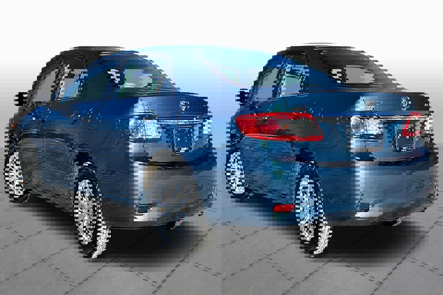 Used 2013 Toyota Corolla LE image 11