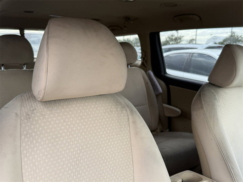 Used 2016 Kia Sedona LX image 18