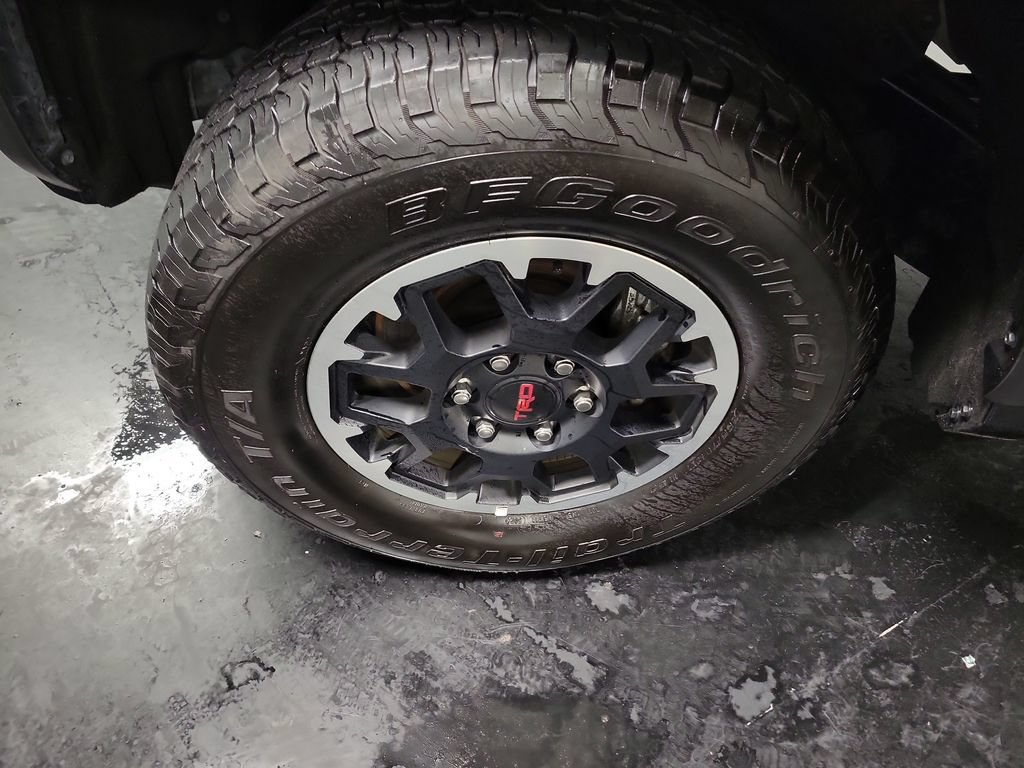 Used 2025 Toyota Tacoma TRD Off-Road AWD/4WD image 13