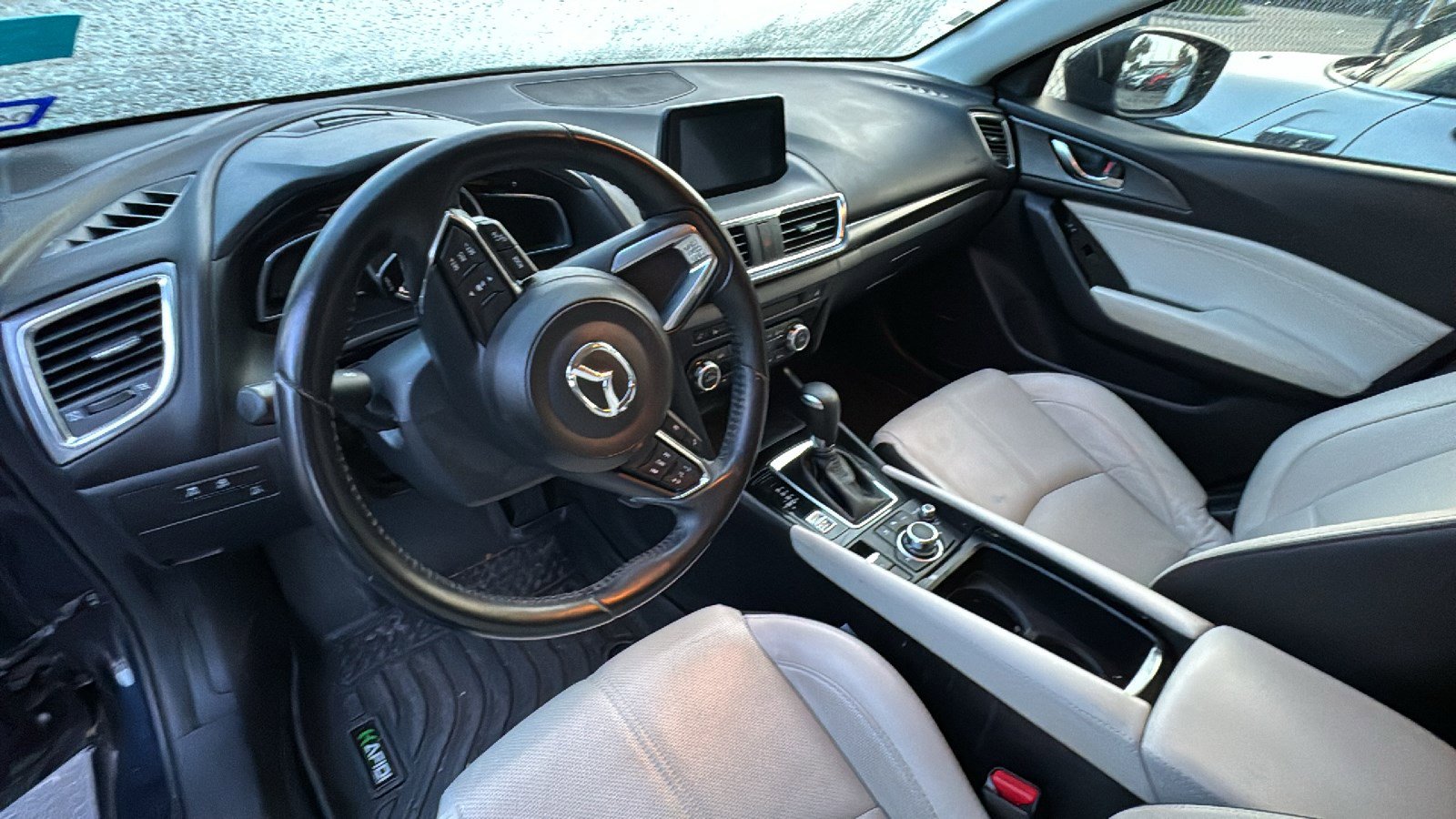 Used 2018 MAZDA MAZDA3 Grand Touring w/ Premium Equipment Package FWD image 5