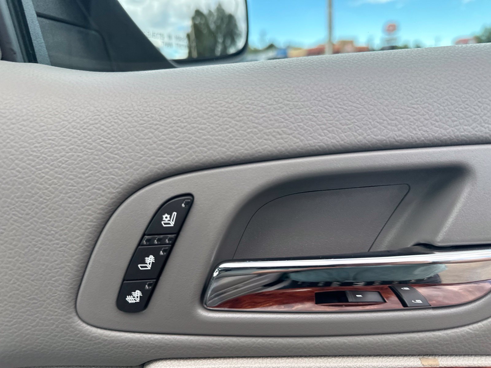 Used 2013 Chevrolet Avalanche LTZ AWD/4WD image 44