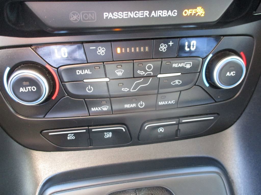 Used 2023 Ford Transit Connect XLT image 18