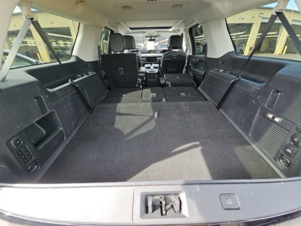 Used 2025 Lincoln Navigator L Reserve AWD/4WD image 16