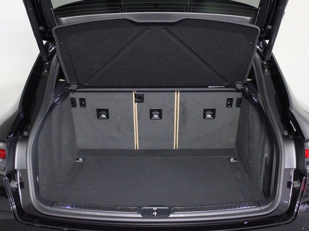 Certified 2025 Porsche Macan image 13