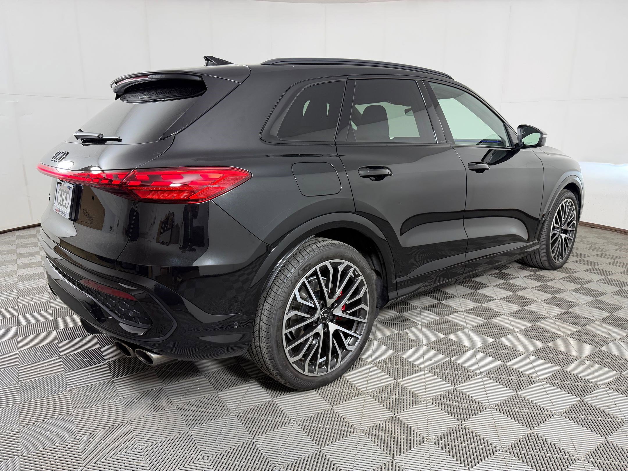 Certified 2025 Audi SQ5 Premium Plus w/ Premium Plus Package AWD/4WD image 9