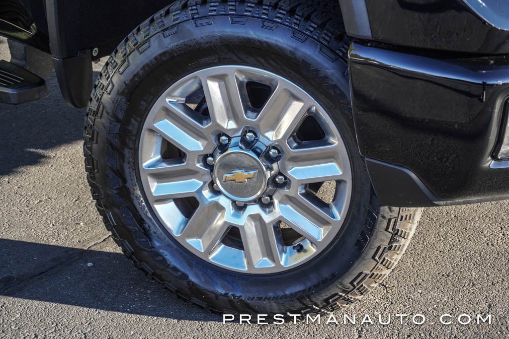 Used 2025 Chevrolet Silverado 3500 High Country w/ Technology Package image 14