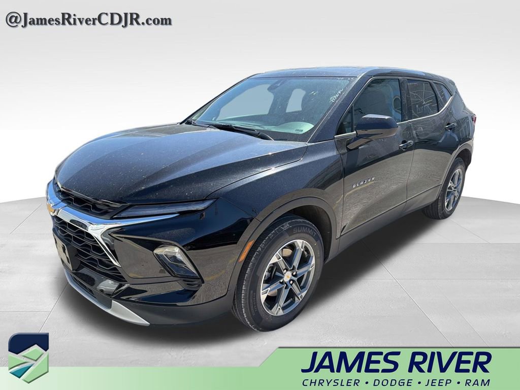 Used 2025 Chevrolet Blazer LT AWD/4WD image 8