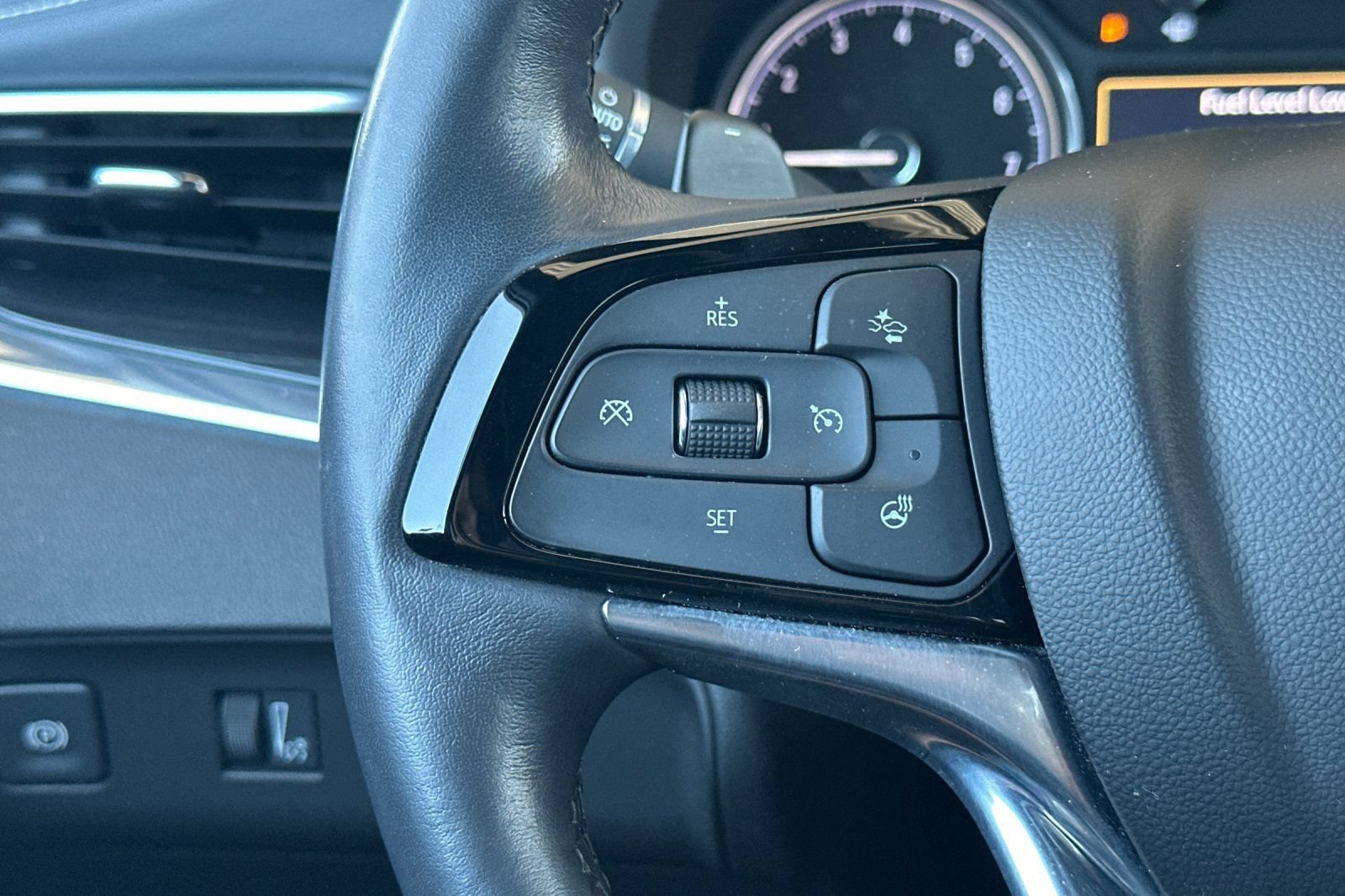 Used 2023 Buick Enclave Essence FWD image 32