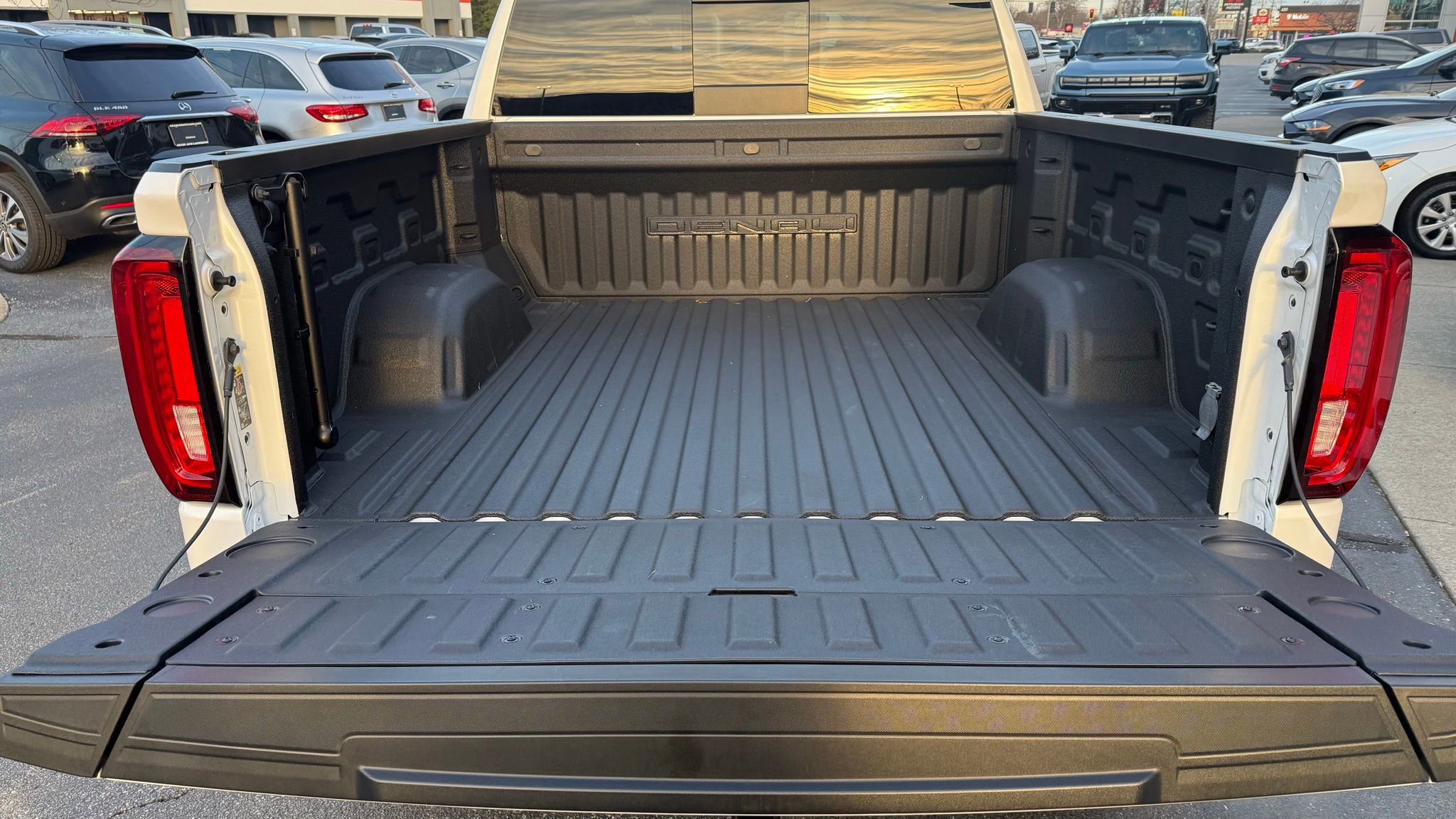 Used 2022 GMC Sierra 1500 Denali w/ Denali Premium Package image 14