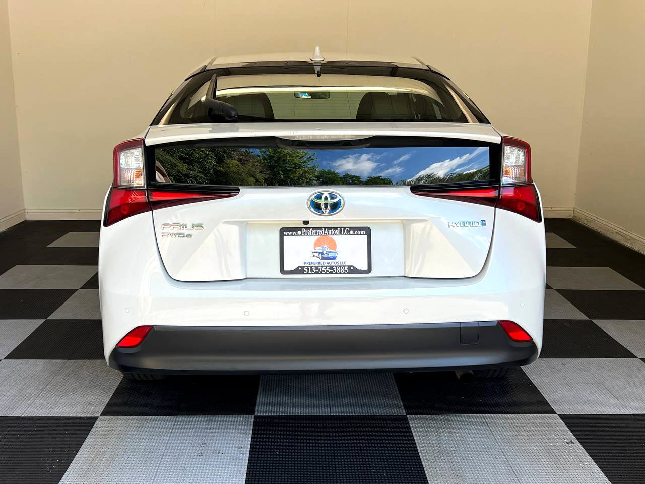 Used 2021 Toyota Prius LE image 5
