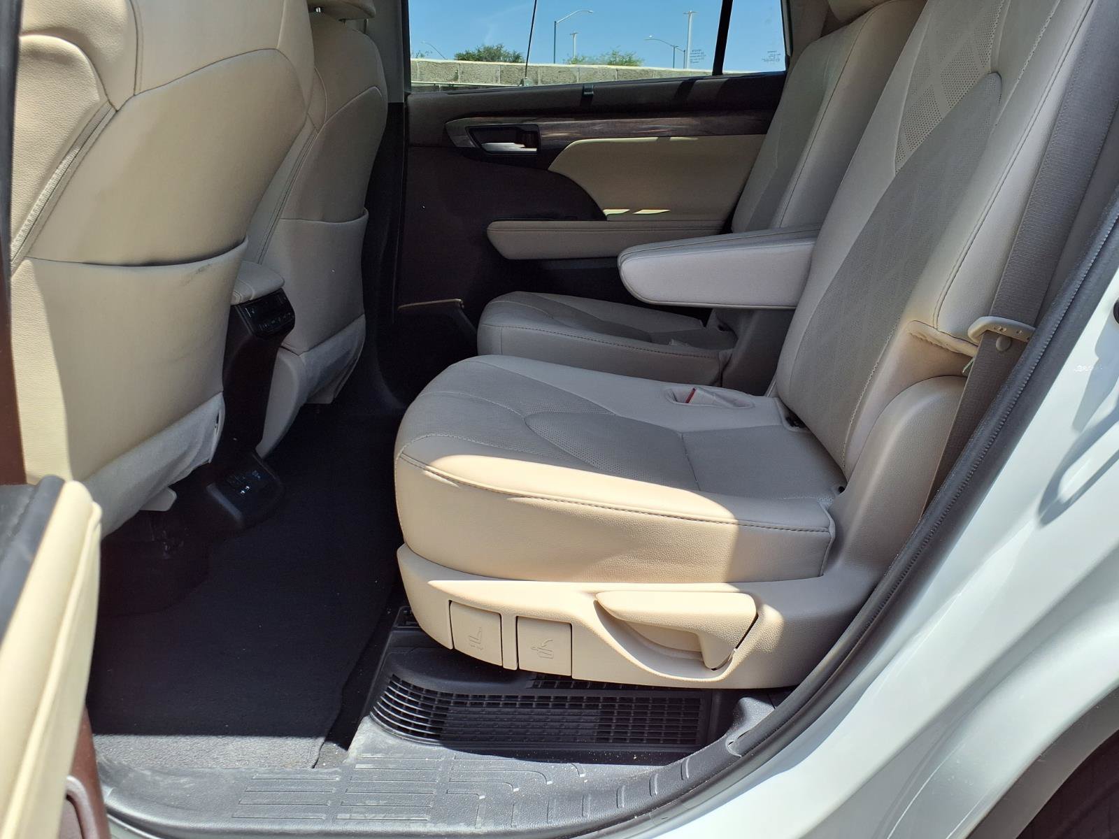 Used 2021 Toyota Highlander Platinum FWD image 16