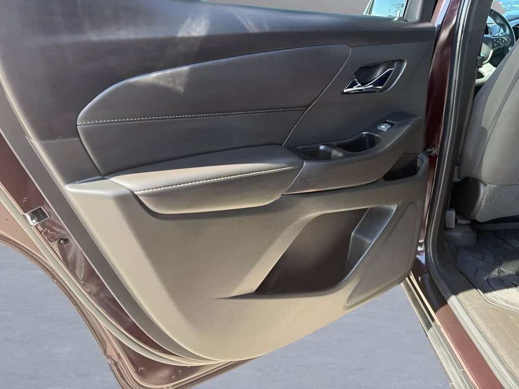 Used 2023 Chevrolet Traverse LT FWD image 13