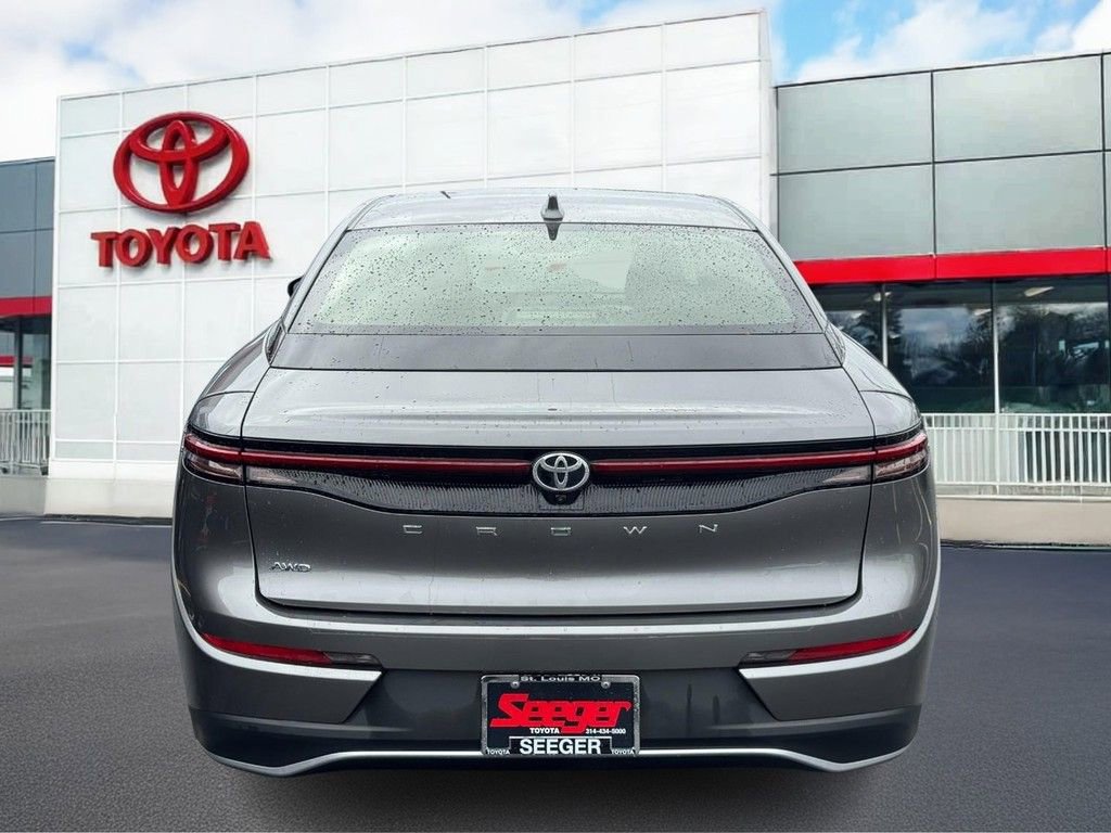 Used 2023 Toyota Crown AWD/4WD image 4