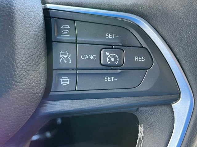 Used 2023 Jeep Grand Cherokee Altitude AWD/4WD image 34