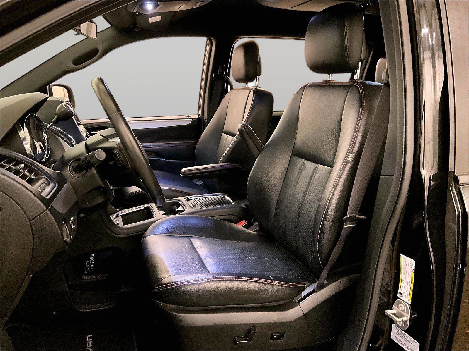 Used 2016 Dodge Grand Caravan R/T FWD image 24