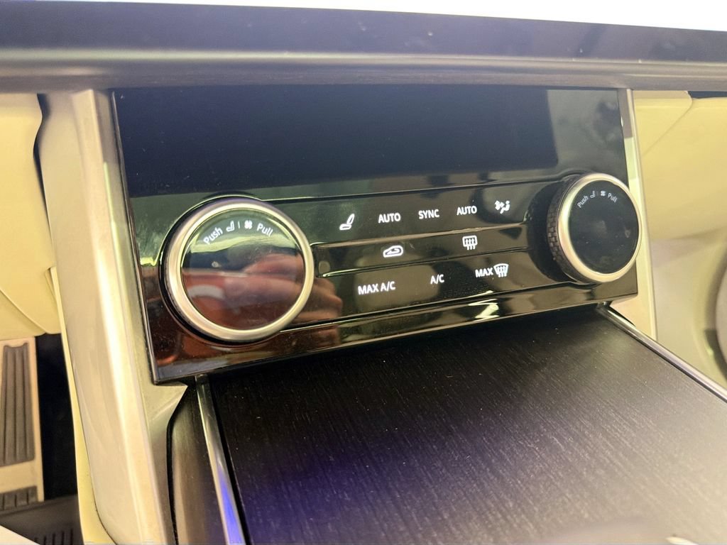 Certified 2023 Land Rover Range Rover Long Wheelbase SE AWD/4WD image 17