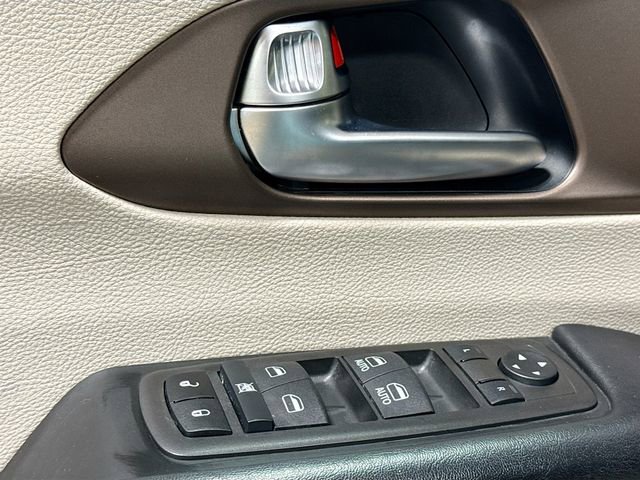 Used 2022 Chrysler Voyager LX image 19