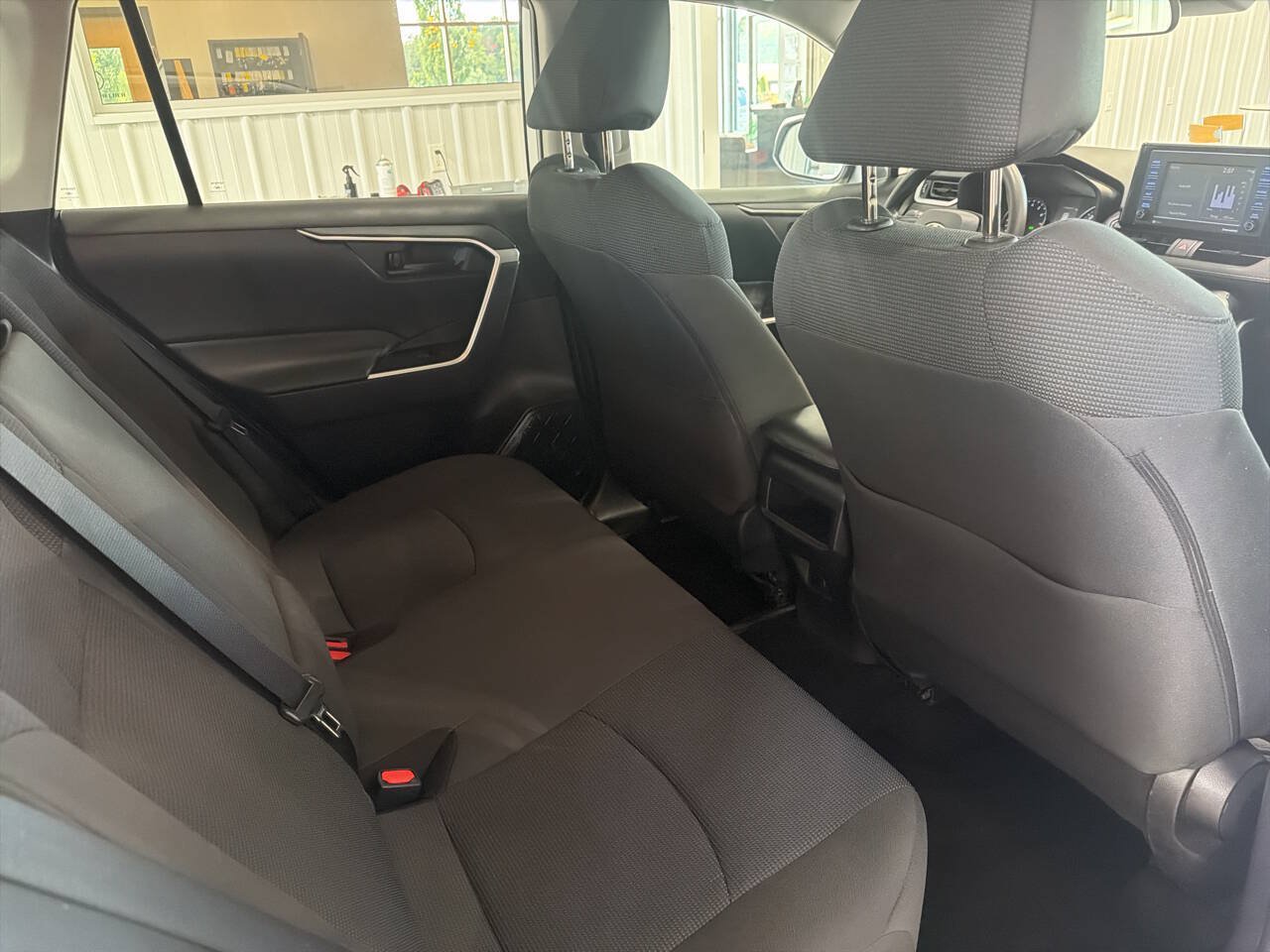 Used 2021 Toyota RAV4 LE AWD/4WD image 22