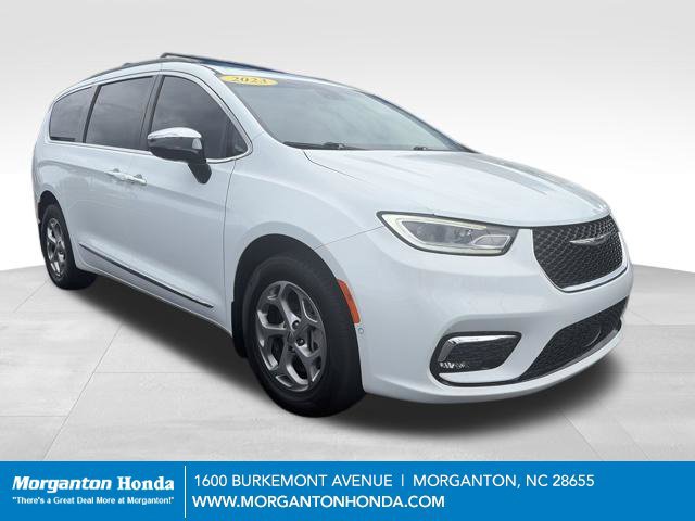 Used 2023 Chrysler Pacifica Limited w/ Uconnect Theater Family Group