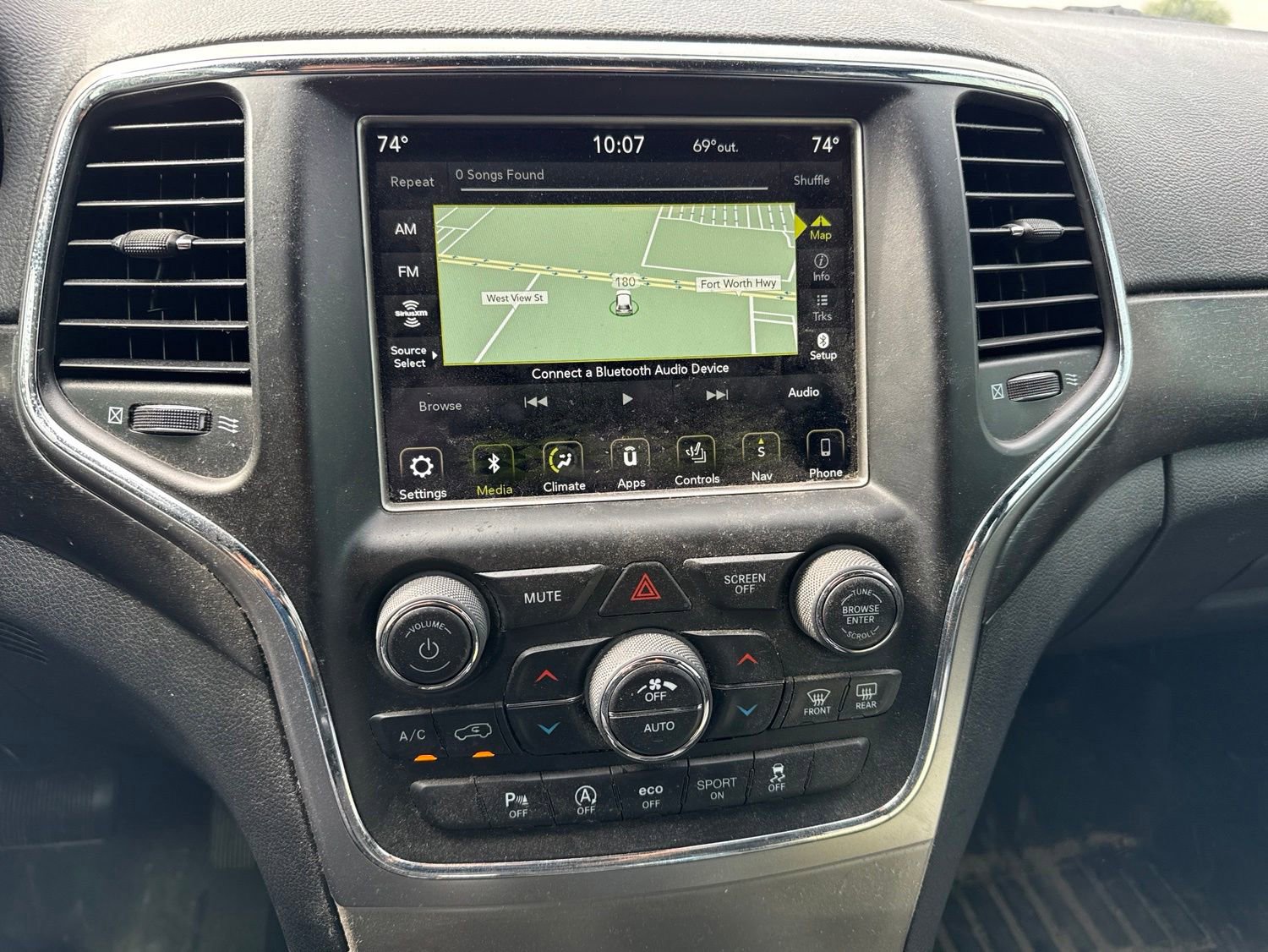 Used 2018 Jeep Grand Cherokee Altitude RWD image 12