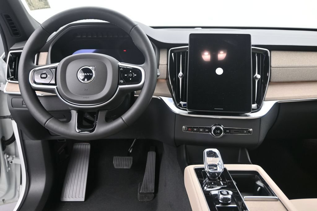 New 2026 Volvo XC90 T8 Plus w/ Protection Package Premier AWD/4WD image 12
