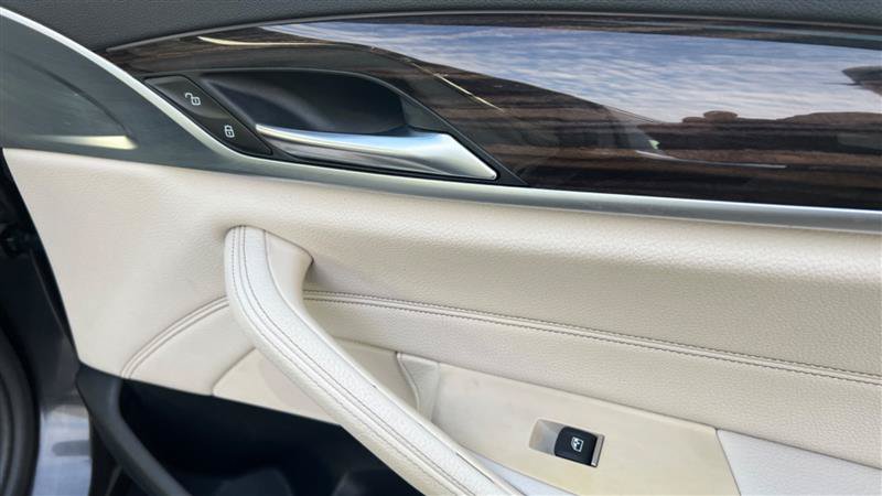 Used 2018 BMW 530e RWD image 61