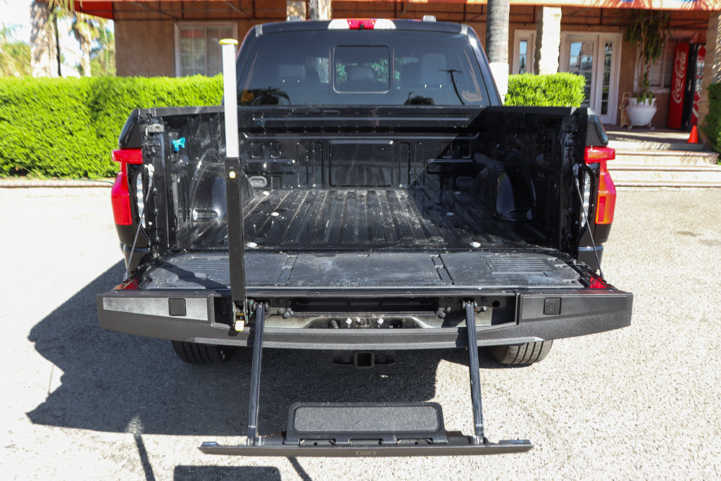 Used 2025 Ford F150 Lightning Lariat AWD/4WD image 8