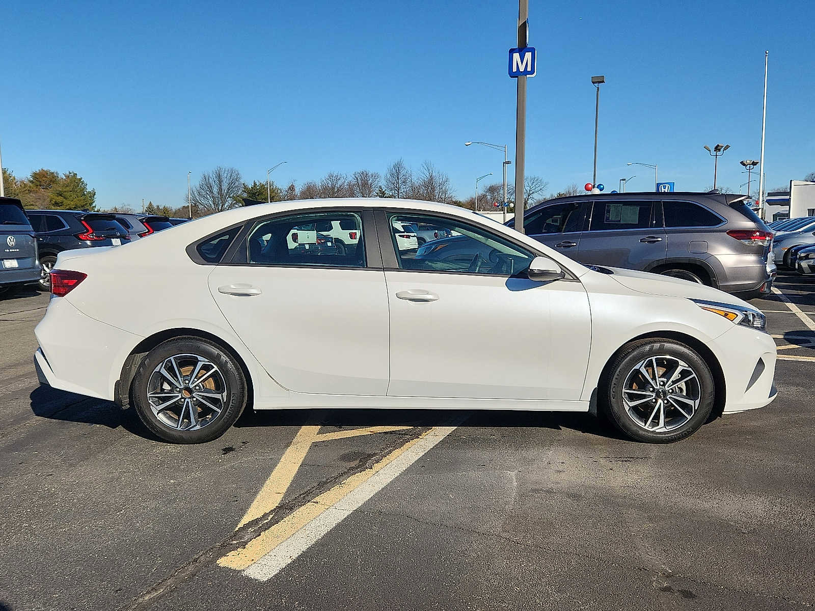 Used 2022 Kia Forte LXS w/ LXS Technology Package FWD image 7
