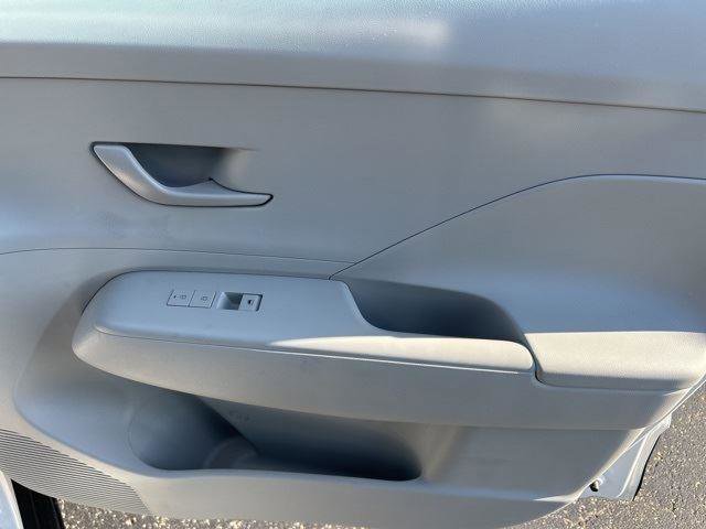 Used 2025 Hyundai Kona SEL image 18