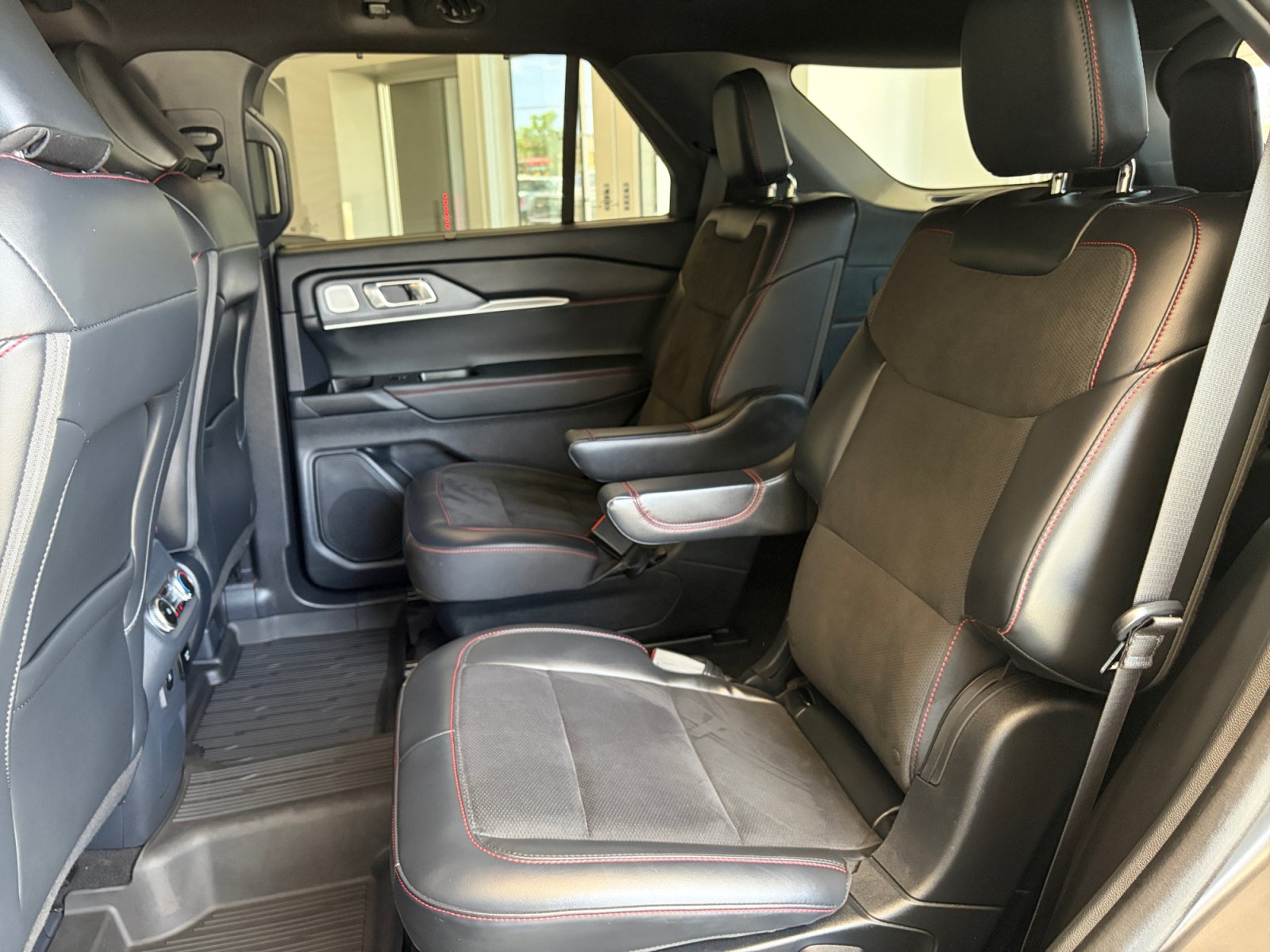 Used 2025 Ford Explorer ST AWD/4WD image 18