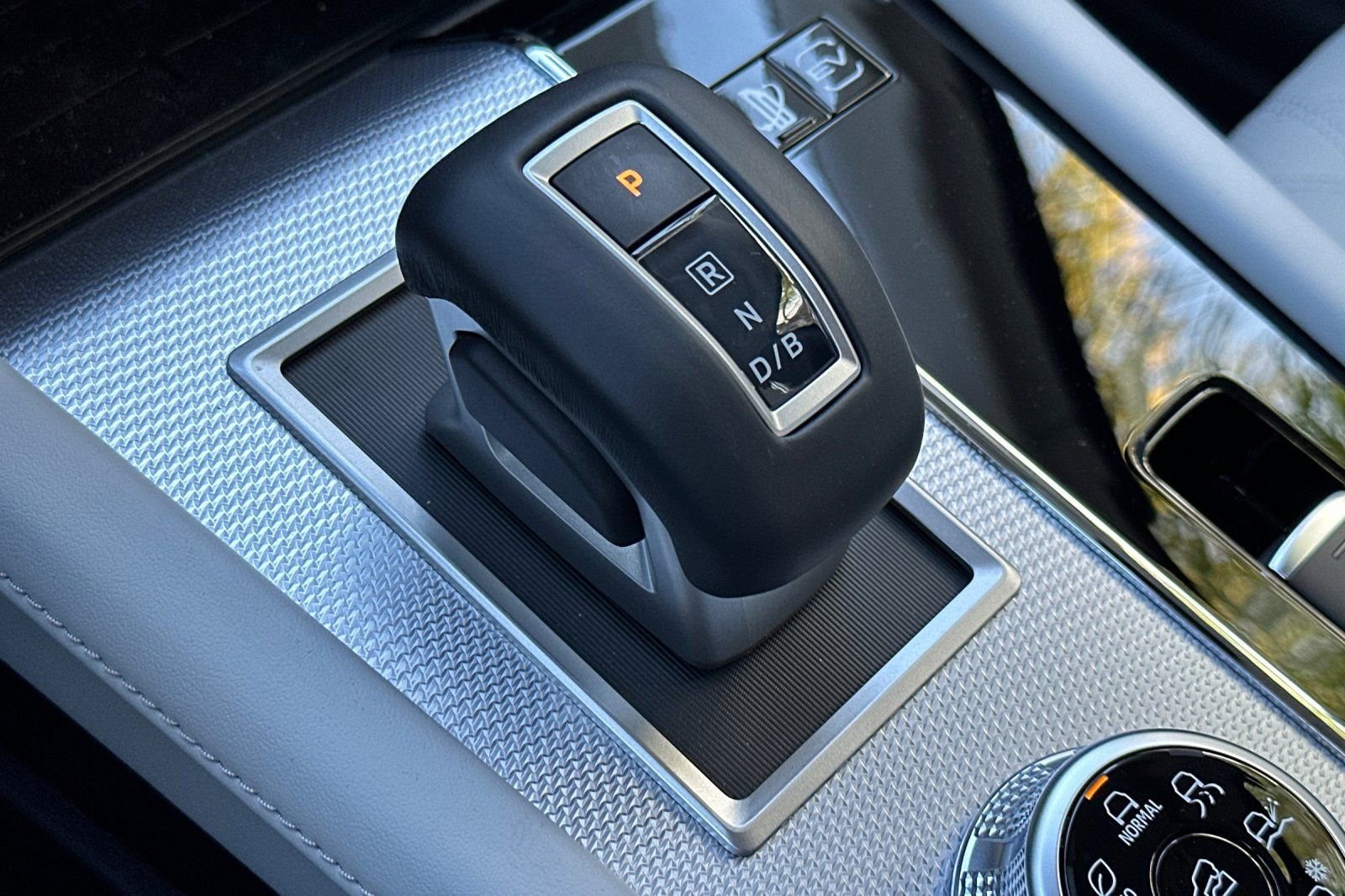 New 2025 Mitsubishi Outlander SEL image 21