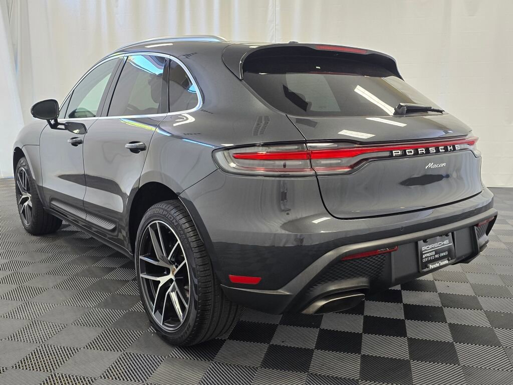 Certified 2024 Porsche Macan image 3
