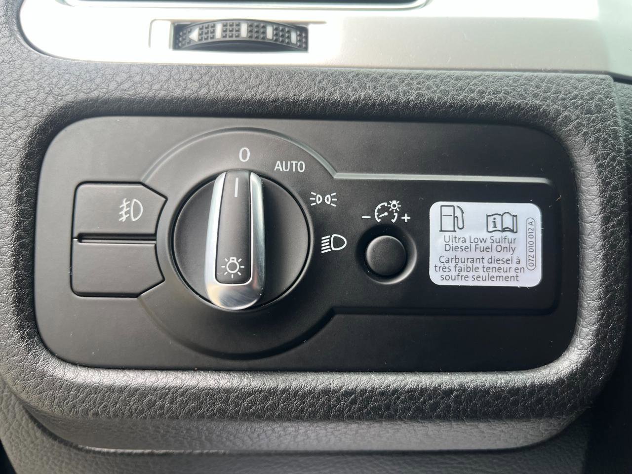 Used 2015 Volkswagen Touareg TDI AWD/4WD image 28