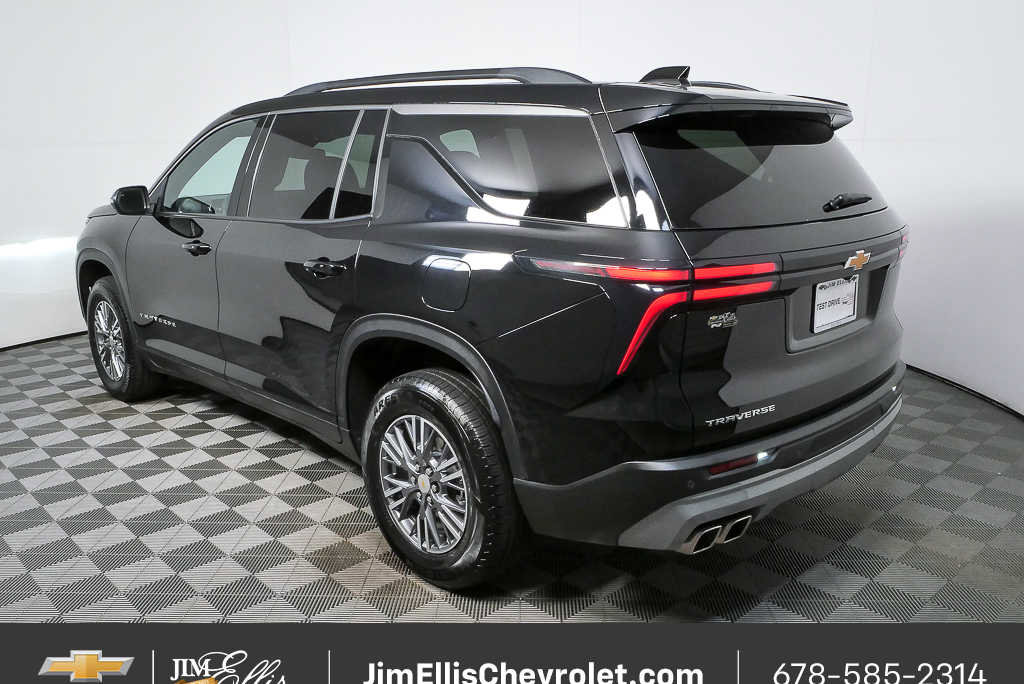 Used 2025 Chevrolet Traverse LT image 29