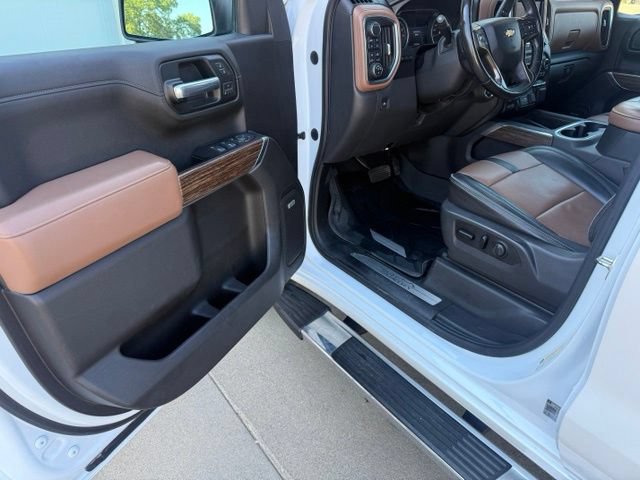 Used 2019 Chevrolet Silverado 1500 High Country w/ Technology Package AWD/4WD image 13