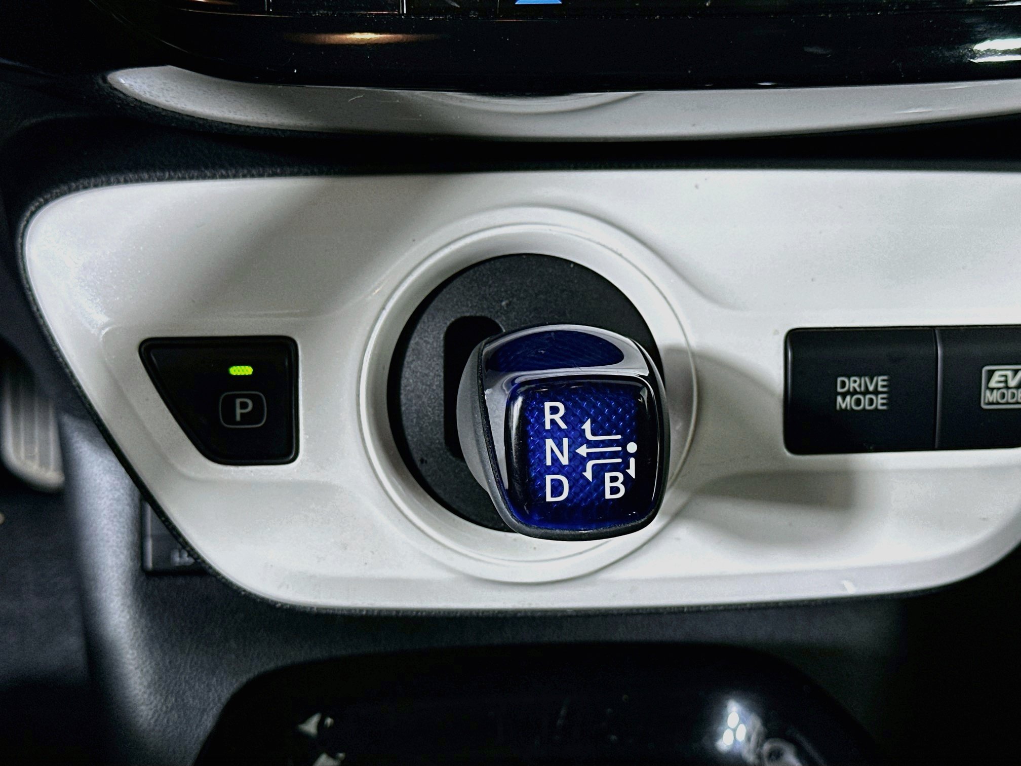 Used 2017 Toyota Prius Four FWD image 24
