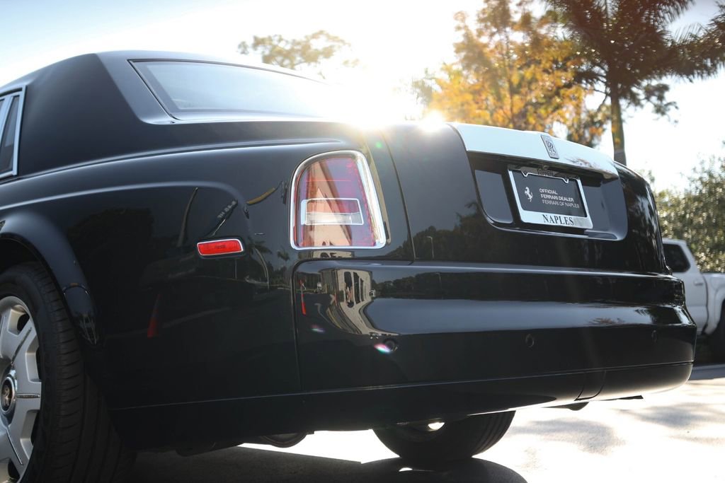 Used 2005 Rolls-Royce Phantom Sedan image 16