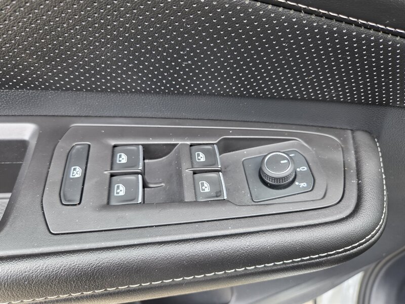 Used 2024 Volkswagen Atlas Cross Sport SE AWD/4WD image 13