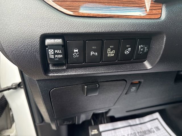 Used 2016 Toyota Sienna Limited Premium image 23