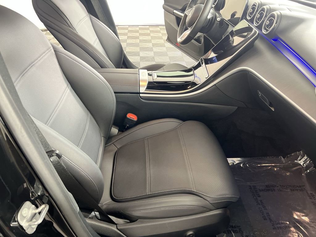 Used 2025 Mercedes-Benz C 300 4MATIC Sedan image 27