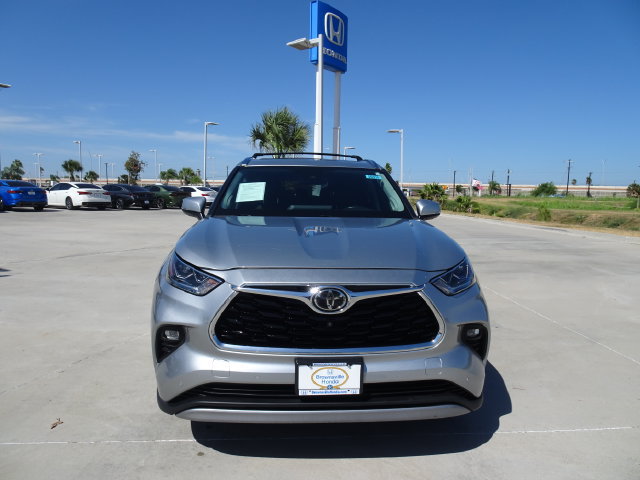 Used 2020 Toyota Highlander Platinum AWD/4WD image 2