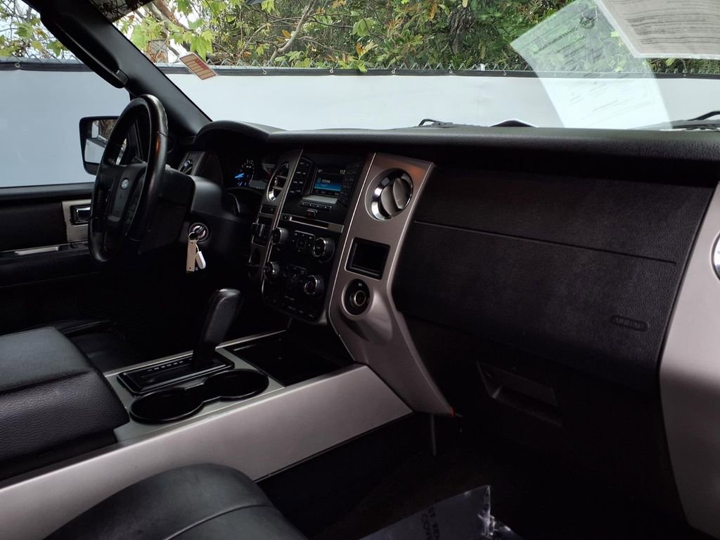 Used 2017 Ford Expedition XLT image 22