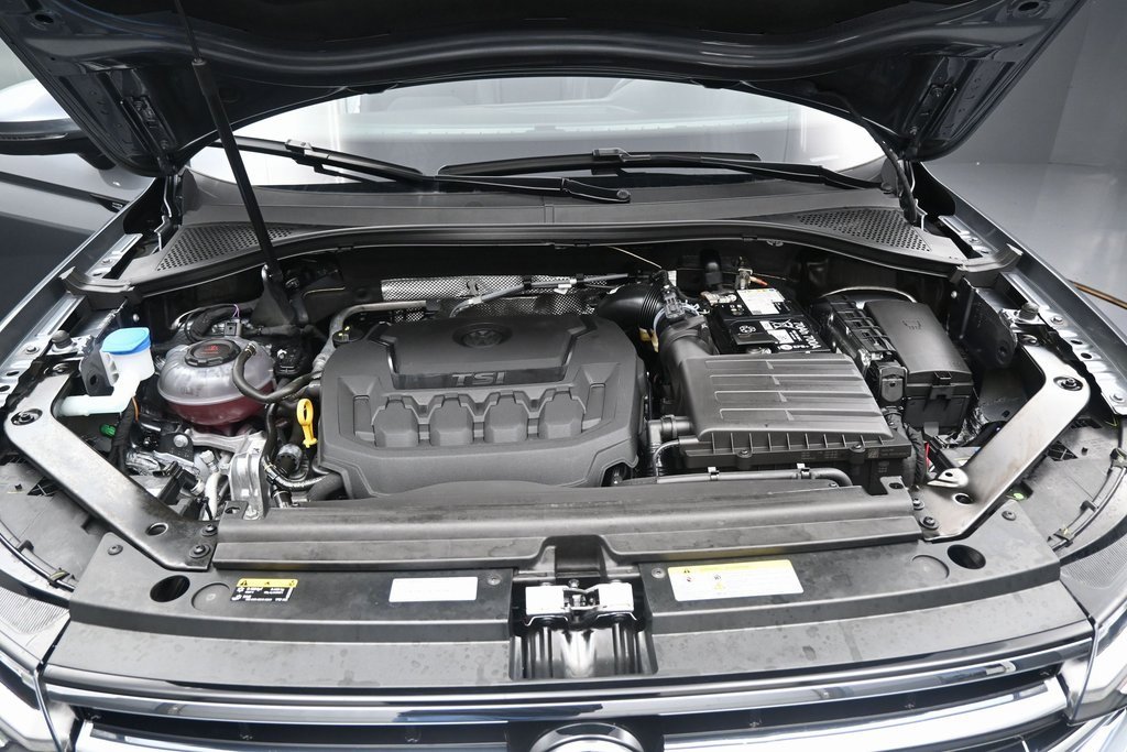 Used 2024 Volkswagen Tiguan SEL R-Line image 40