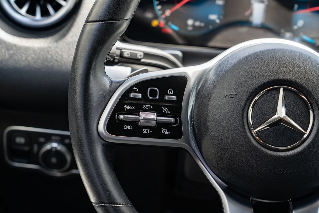 Used 2023 Mercedes-Benz GLB 250 4MATIC image 13