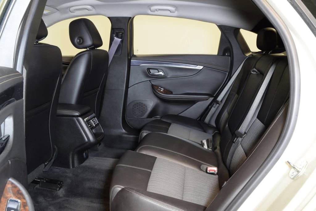 Used 2015 Chevrolet Impala LT w/ Convenience Package image 27