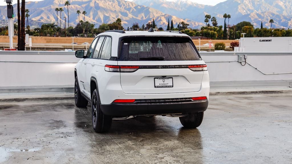 New 2025 Jeep Grand Cherokee Altitude image 7
