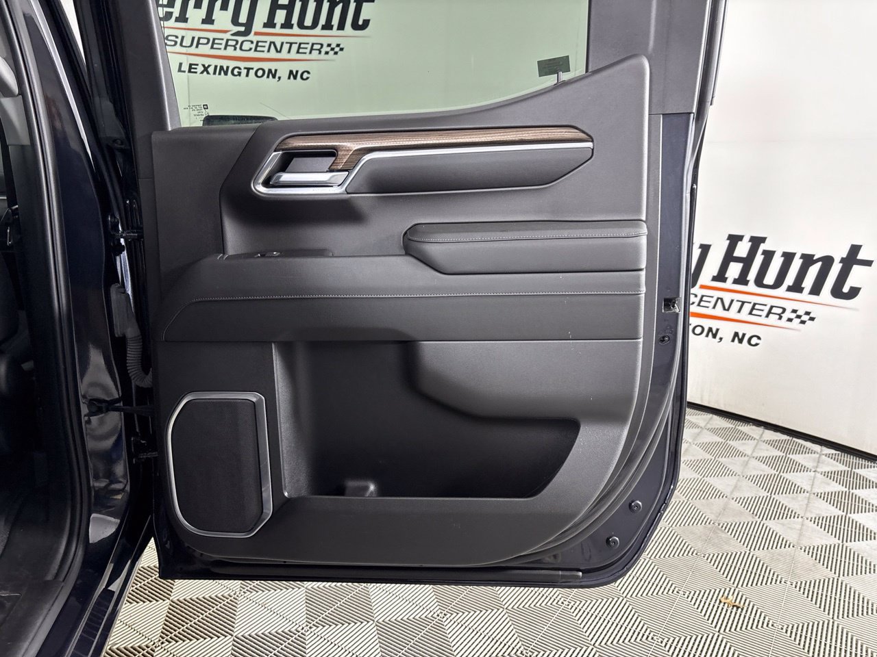 Used 2023 Chevrolet Silverado 1500 LT AWD/4WD image 25