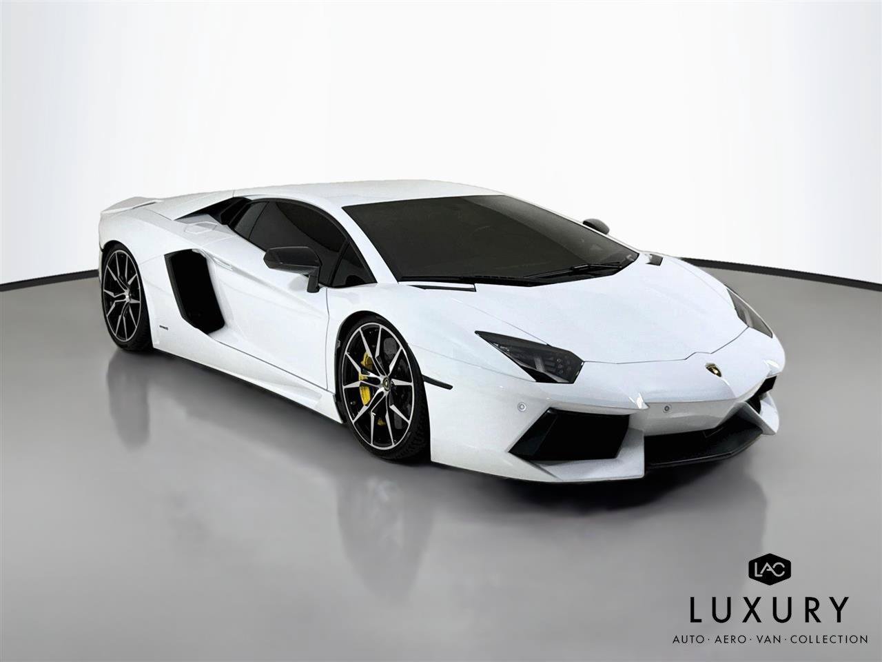 Used 2017 Lamborghini Aventador LP 700-4 AWD/4WD image 3