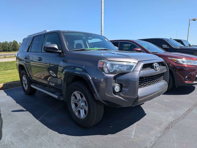 Used 2017 Toyota 4Runner SR5 AWD/4WD image 2