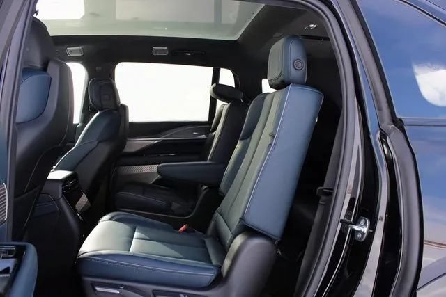 Used 2025 Cadillac Escalade IQ Sport 2 AWD/4WD image 12